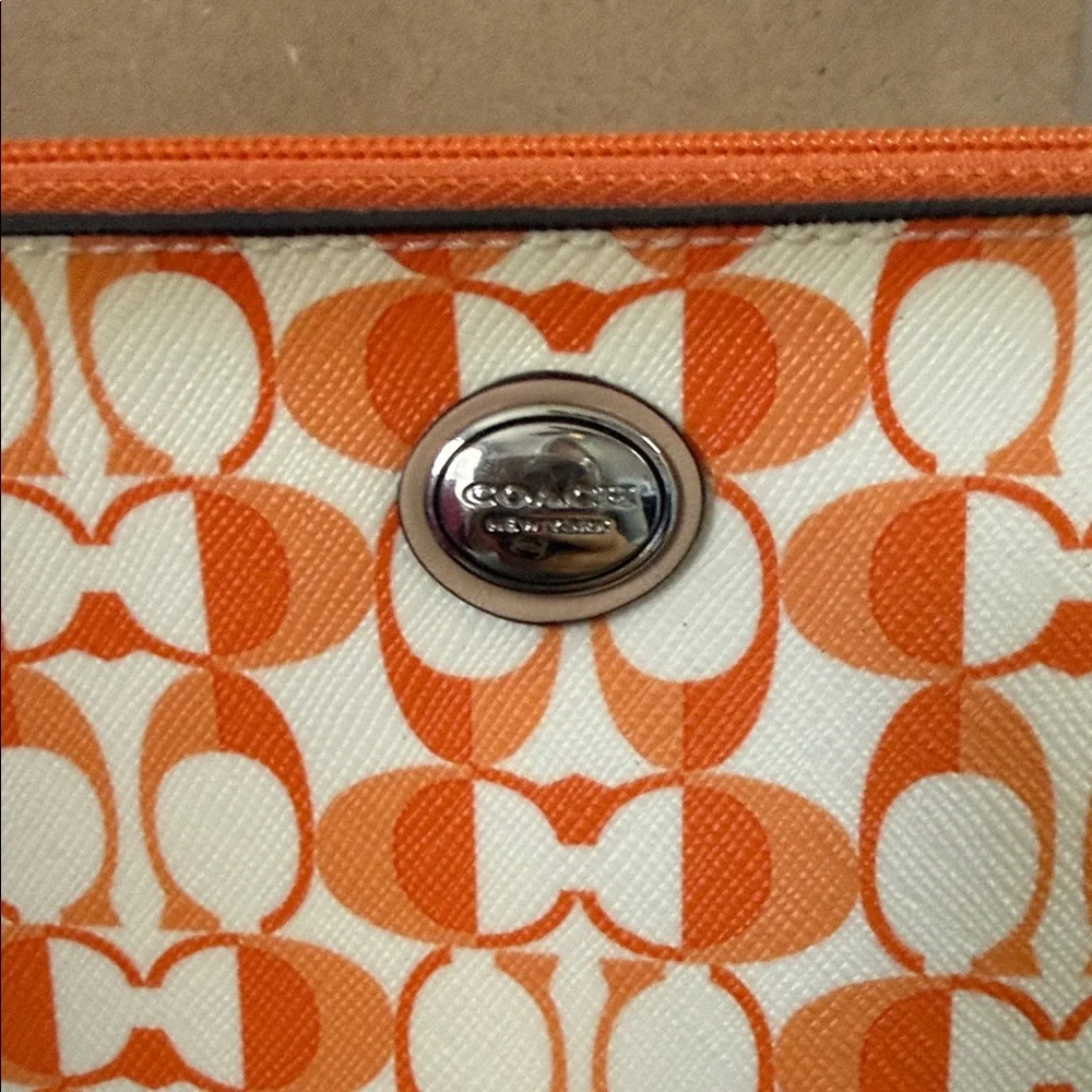 Coach Peyton Dream C Metro Tech Zip Pouch - Picture 2 of 8